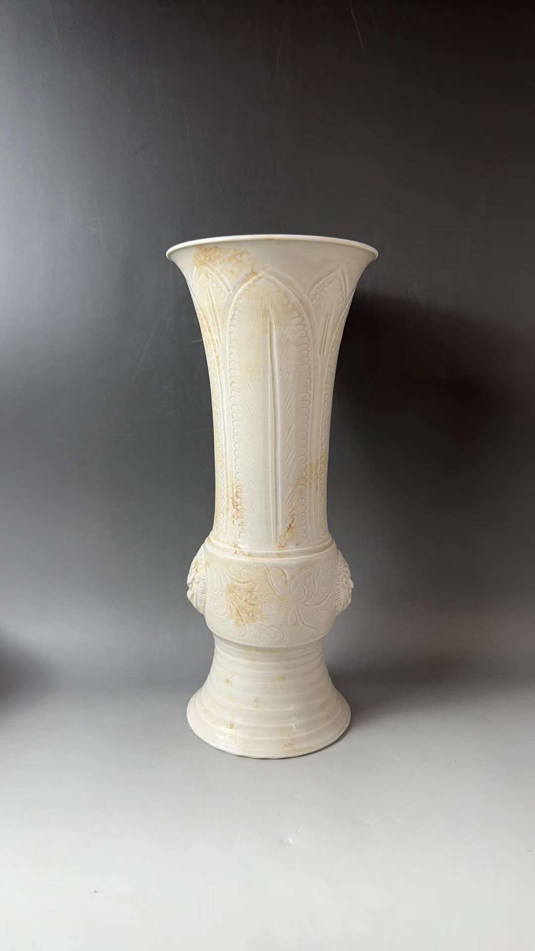 定窑白釉花觚摆件