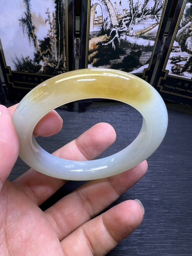 和田玉手镯天然美玉