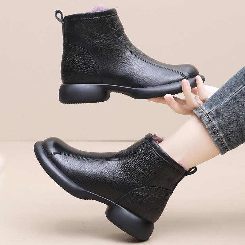 冬季真皮加绒保暖妈妈鞋舒适软底中老年女短靴皮毛一体女士棉鞋