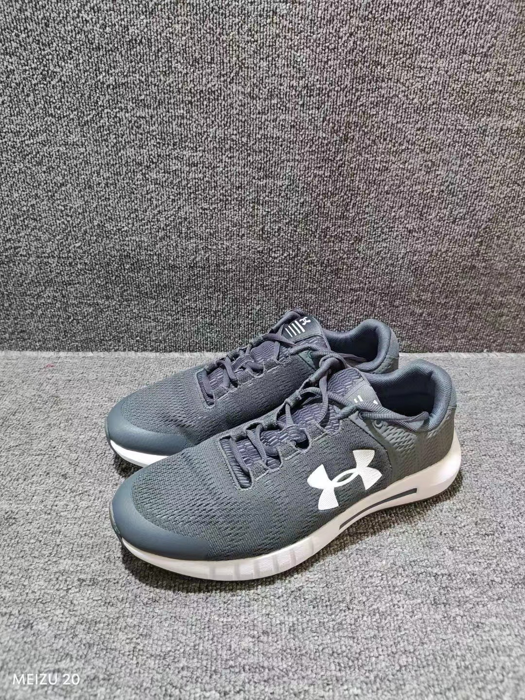 二手43码 安德玛/Under Armour Micro G Pursuit BP 跑鞋