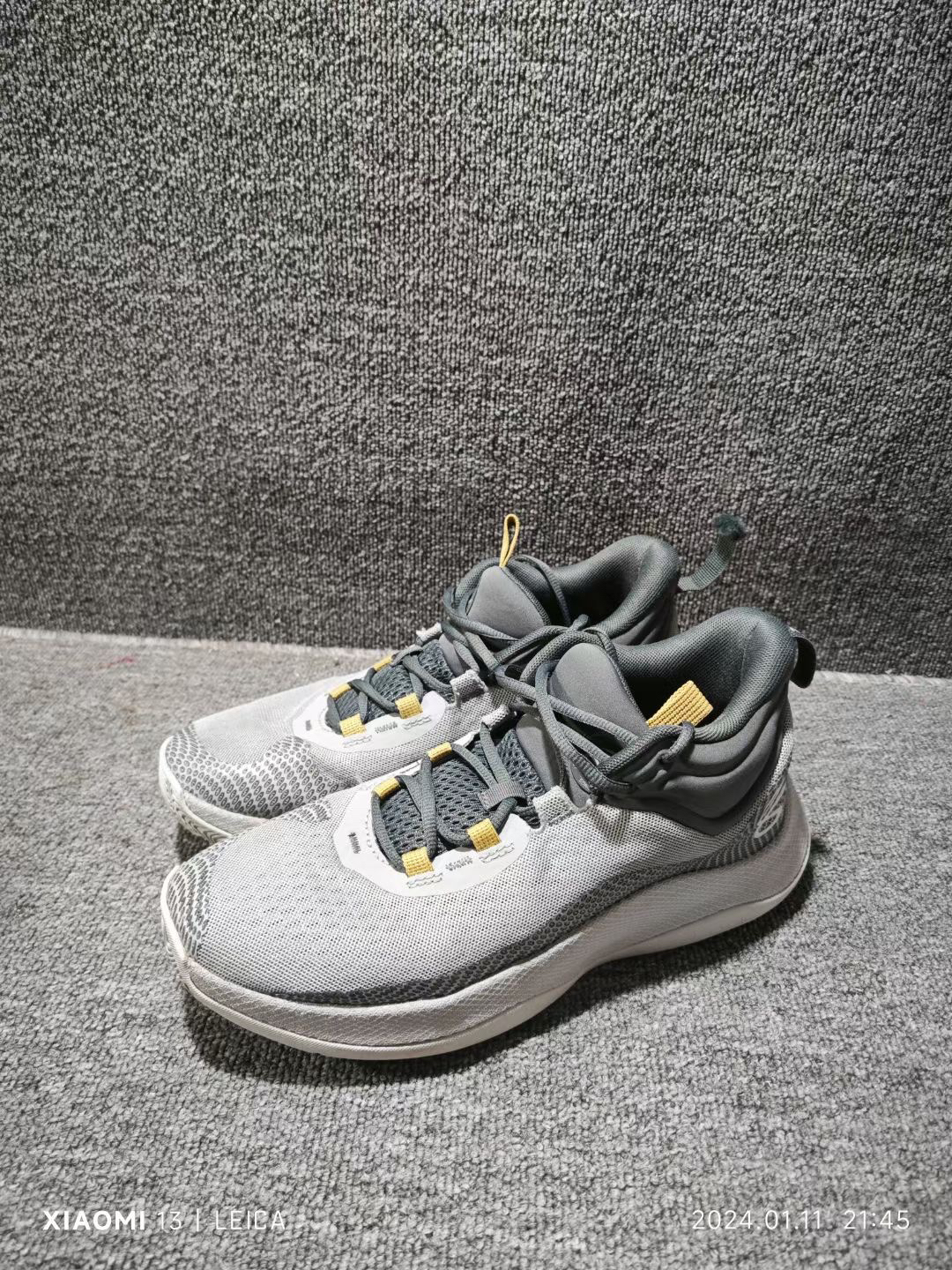 二手44码 安德玛Under Armour Curry 篮球鞋（后跟小瑕疵）