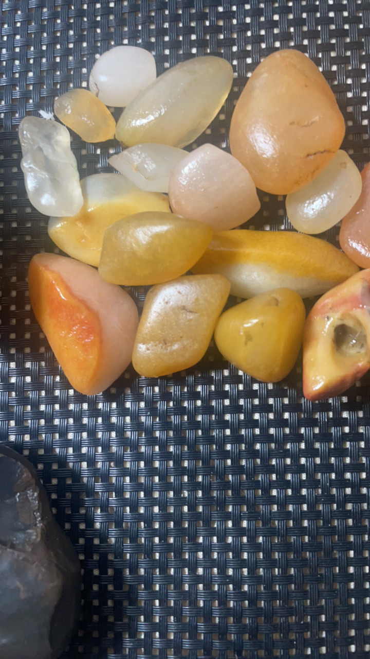 新验乌尔禾五彩石