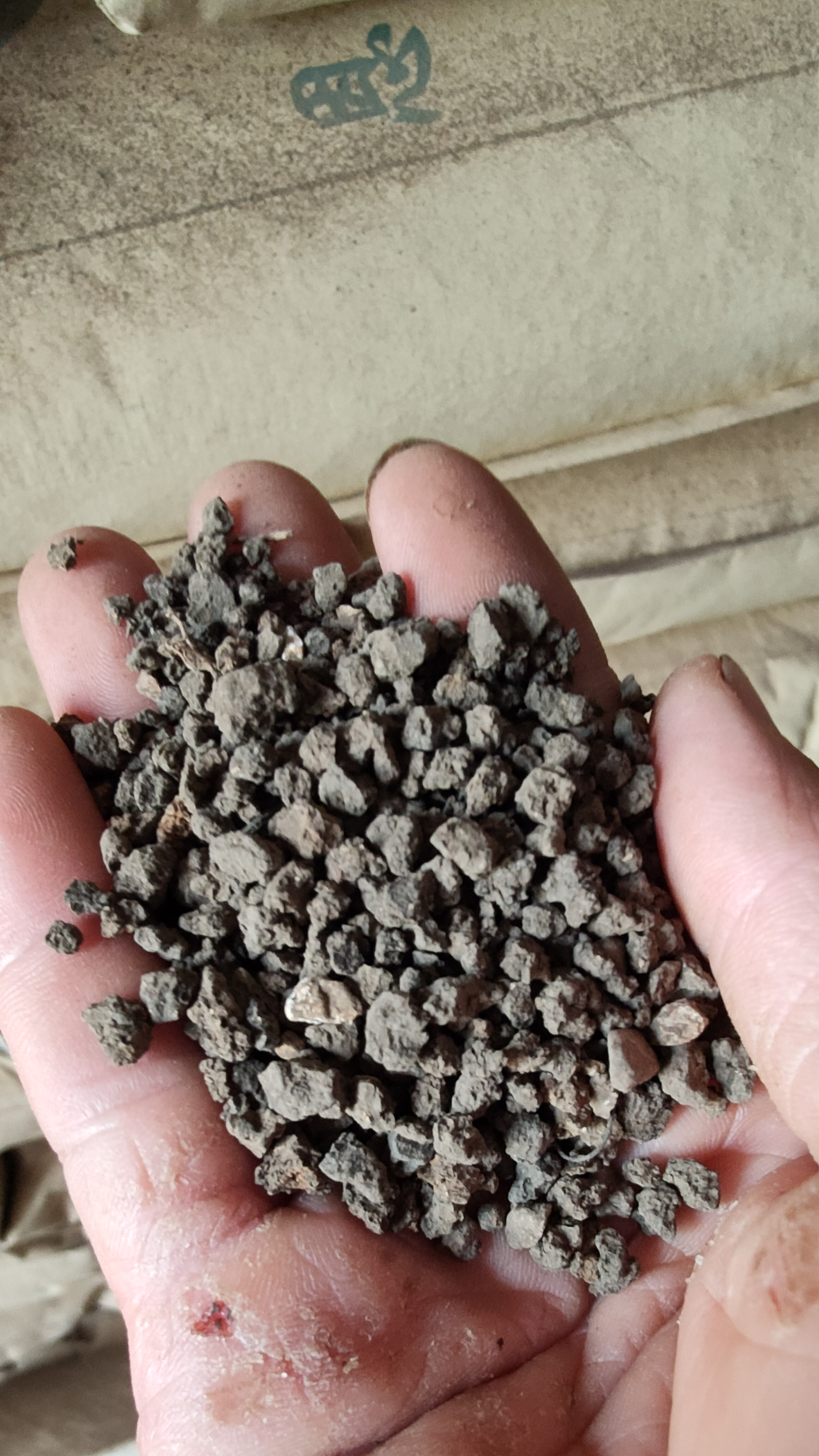 【恩享】天然营养土#盆面青苔保湿黑山土#1-3毫米体验装含袋1.9公斤