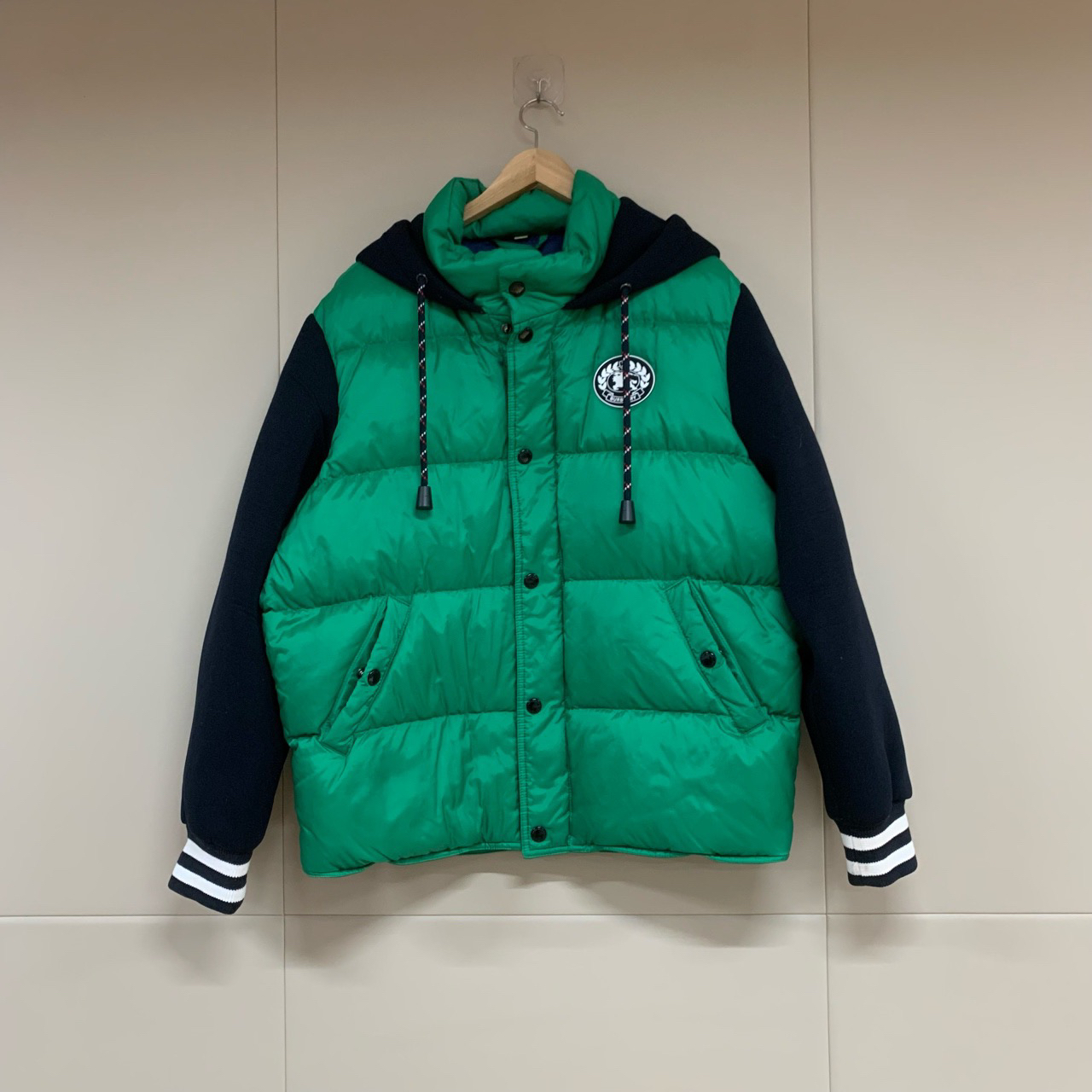 Burberry绿色战马logo徽标拼接羽绒服/52码/99新/13470