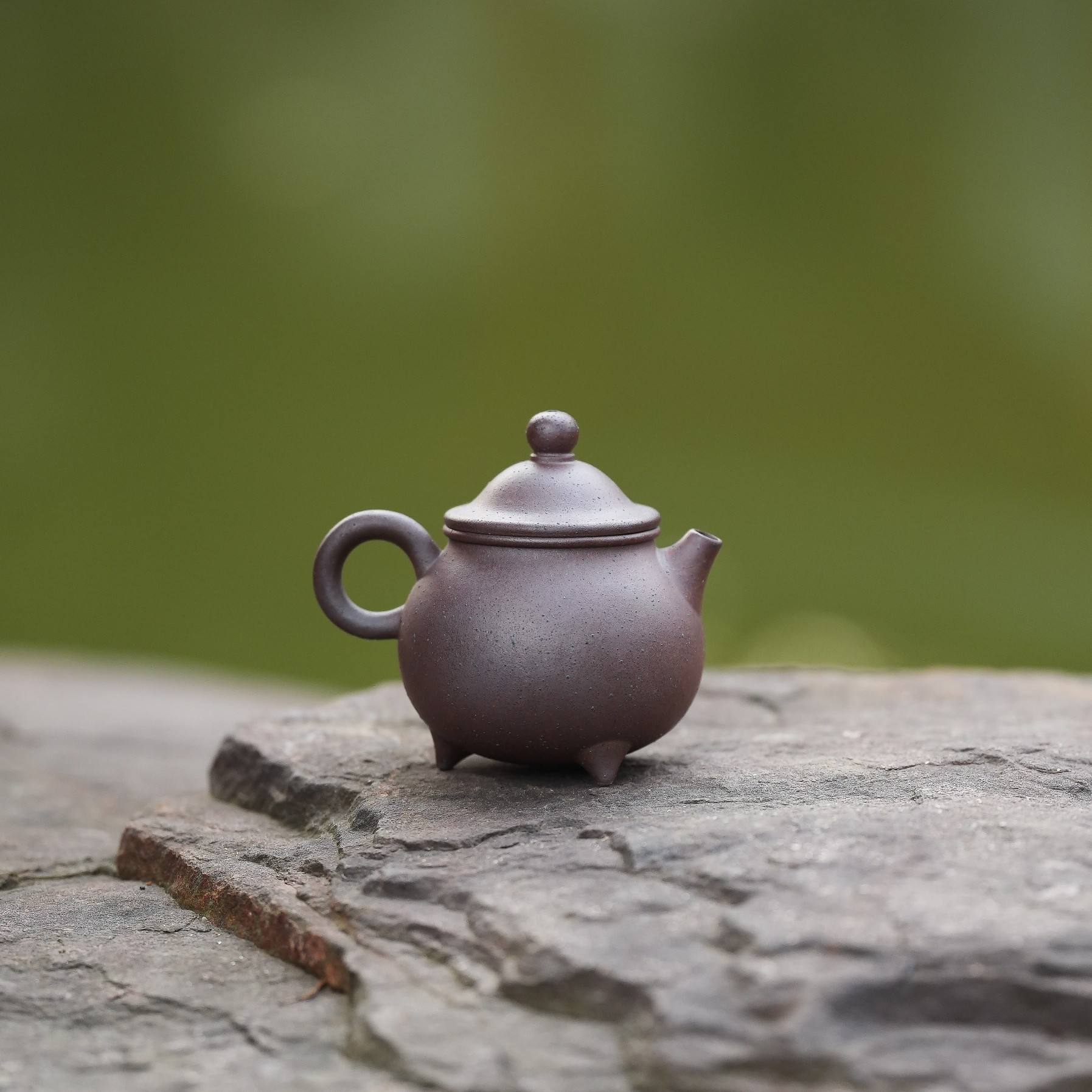 里程碑设计款：小胖虎100cc 笠帽三足小品本山紫砂黑墩头柴烧/匣钵