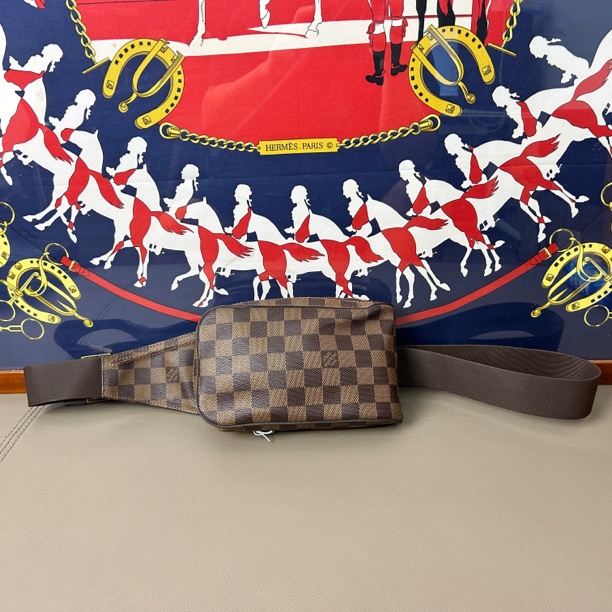95新 LouisVuitton/路易威登 LV 胸包 尺寸20x6x11 编码：9132918