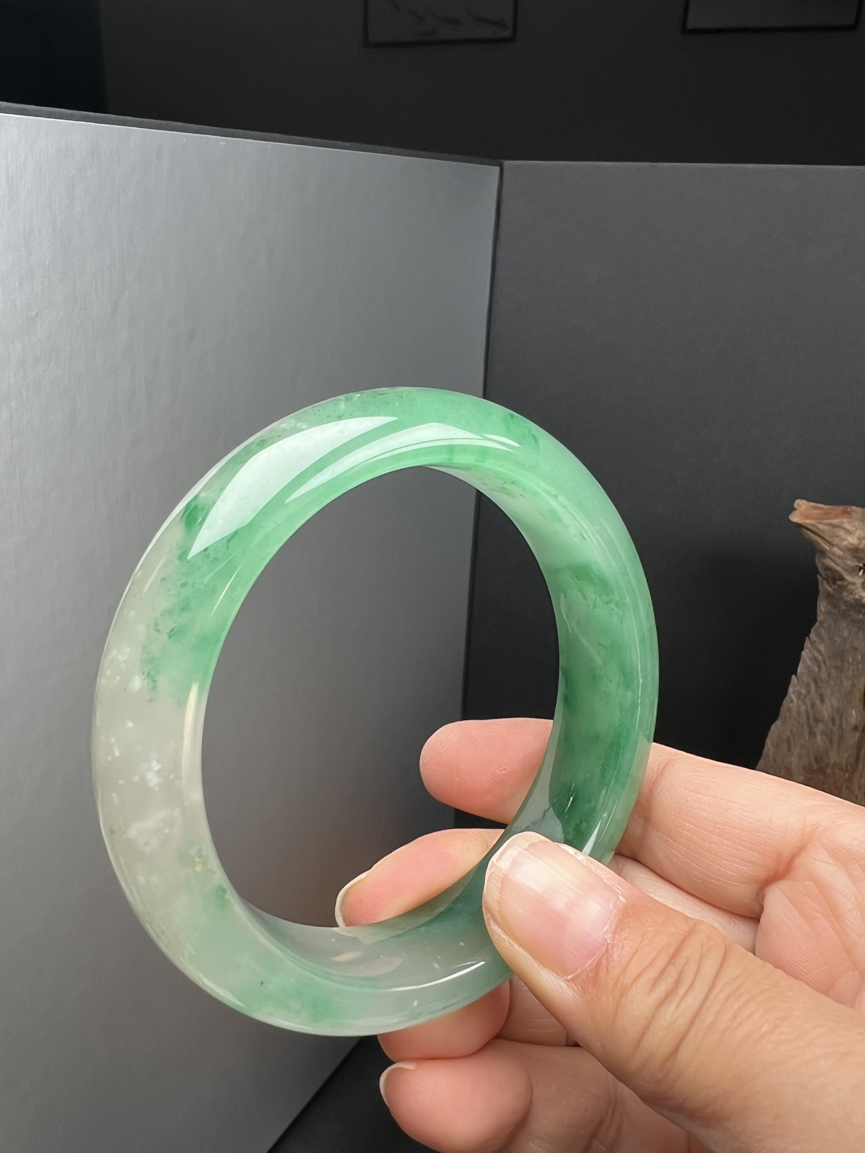 独龙玉冰飘花手镯