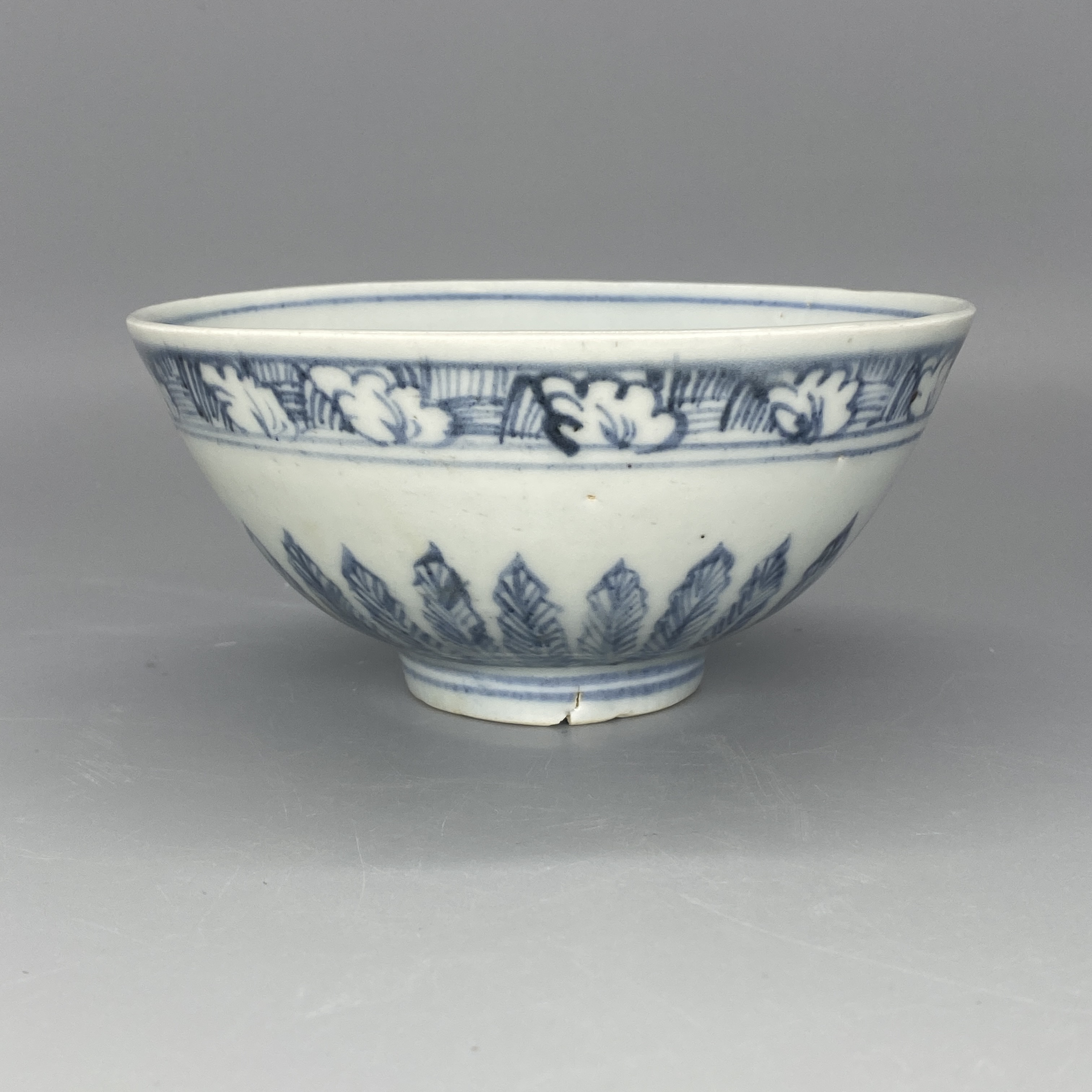 42409215*明弘治青花花卉纹碗/瓷器四/江苏省文物总店