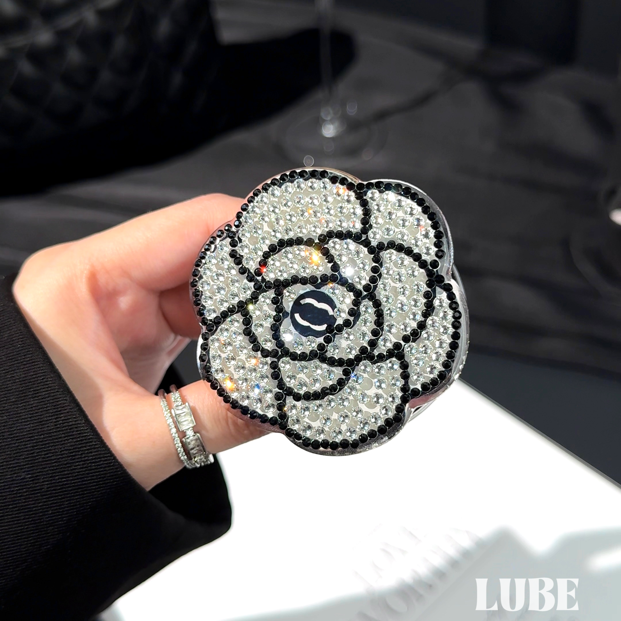 【施华洛山茶】歪歪高定手工钻磁吸支架适用于安卓苹果手机壳