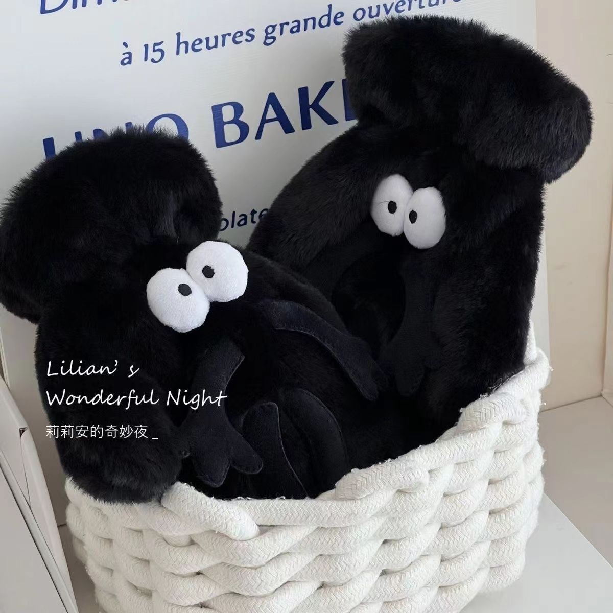 可爱搞怪煤球手套女冬季加绒加厚保暖可挂脖骑行防寒学生情侣手套