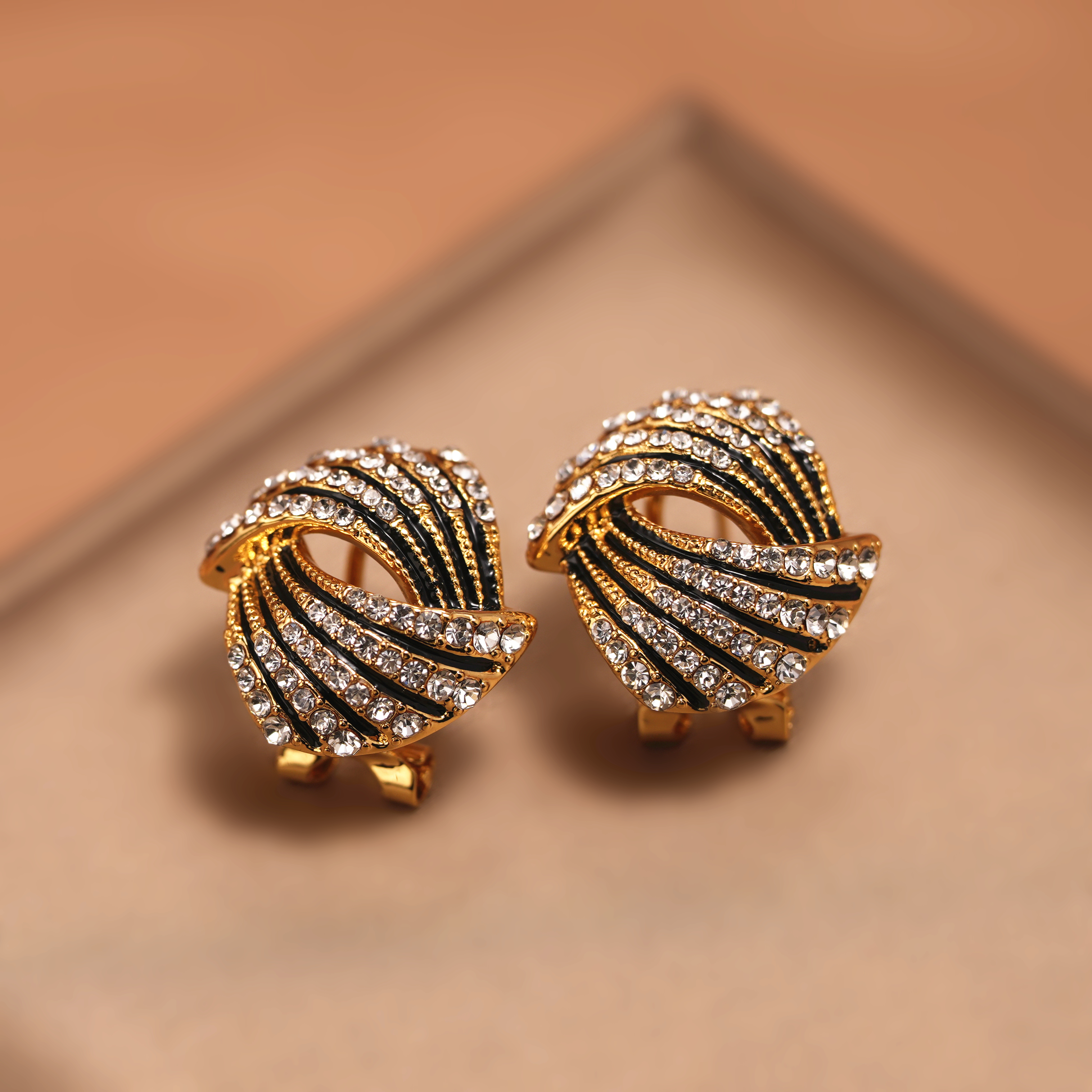 铜合金合成锆石耳饰 精致时尚黑白条纹耳钉女轻奢小众耳环新款ins