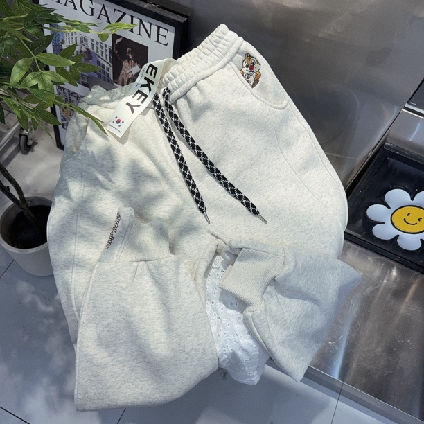 韩国东大门新款加厚奥粒绒奇奇蒂蒂刺绣裤脚拼接卫裤韩版休闲卫裤