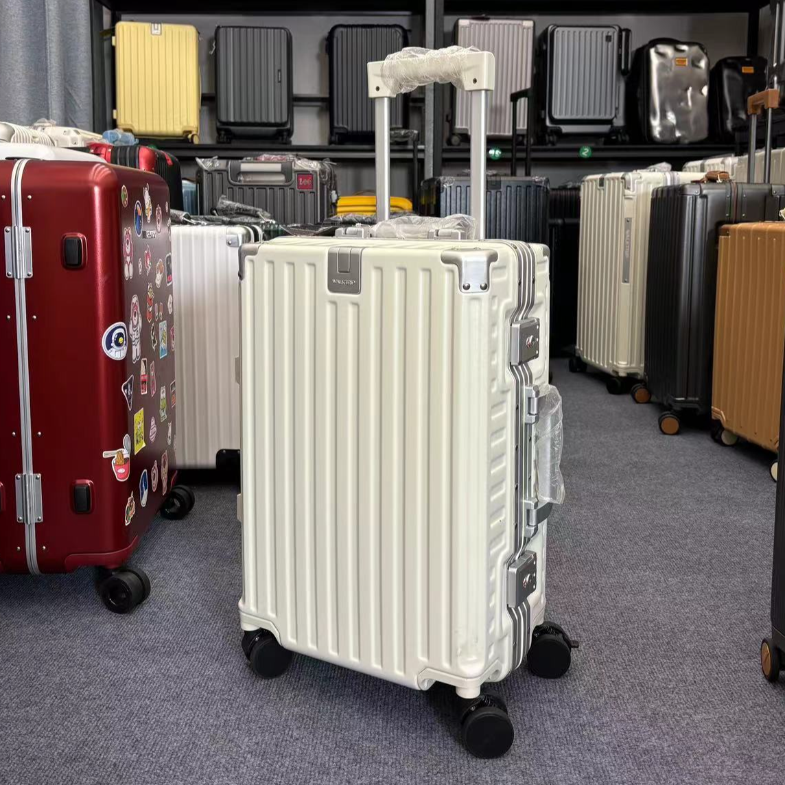 多功能品牌行李箱20寸登机箱24寸旅行拉杆箱旅行好物行李箱铝框
