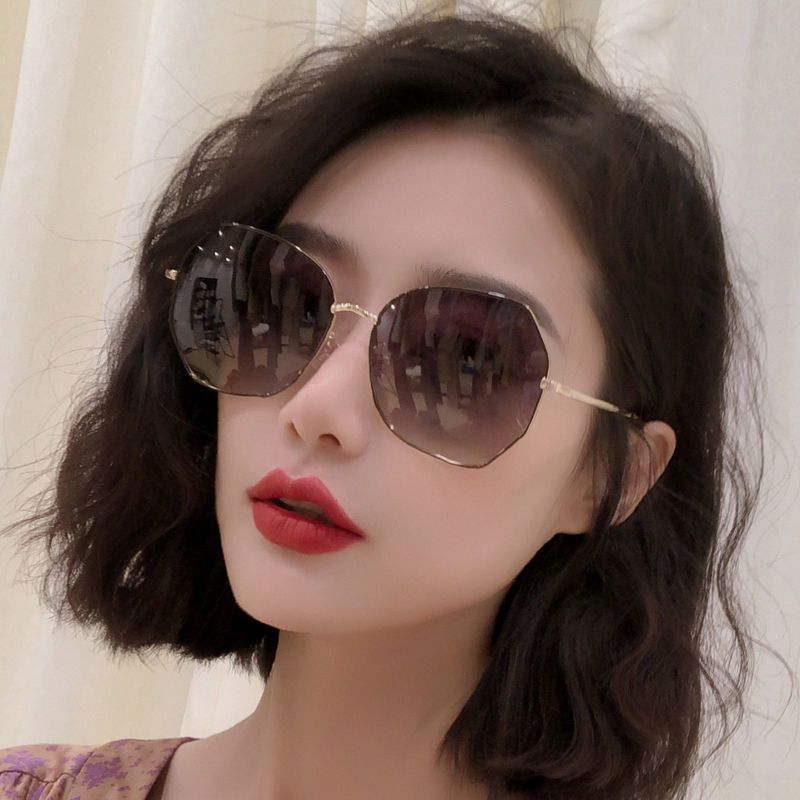 太阳眼镜女时尚2021款偏光防紫外线网红气质同款韩版墨镜大脸显瘦