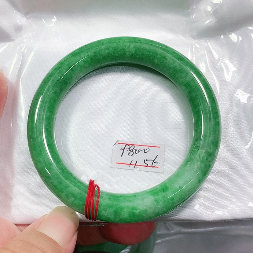【闪购商品】翡翠手镯未镶嵌美*滋
