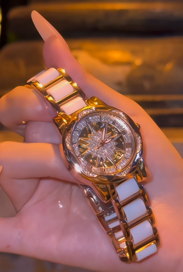 新款时尚镂空太阳花轻奢气质百搭防水女士腕表CH118