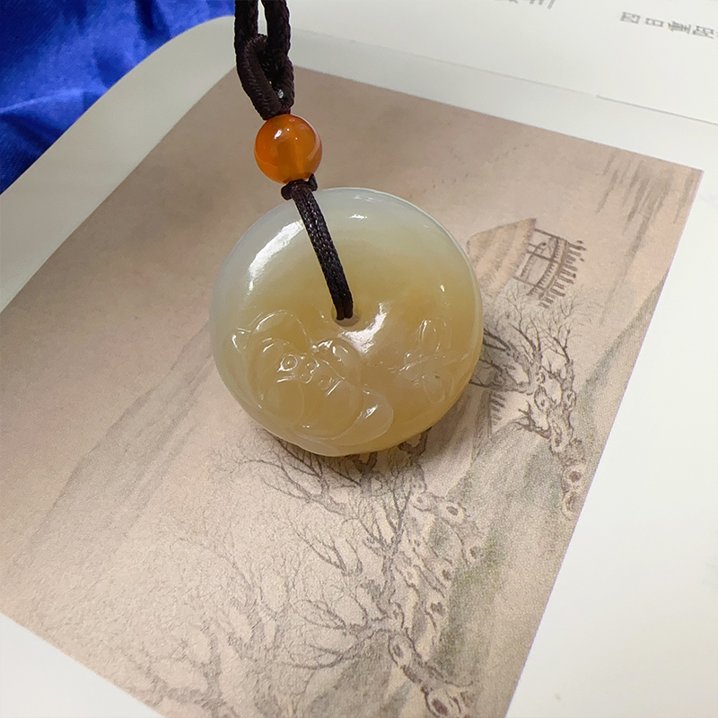 和田玉平安扣糖白莲花扣吊坠