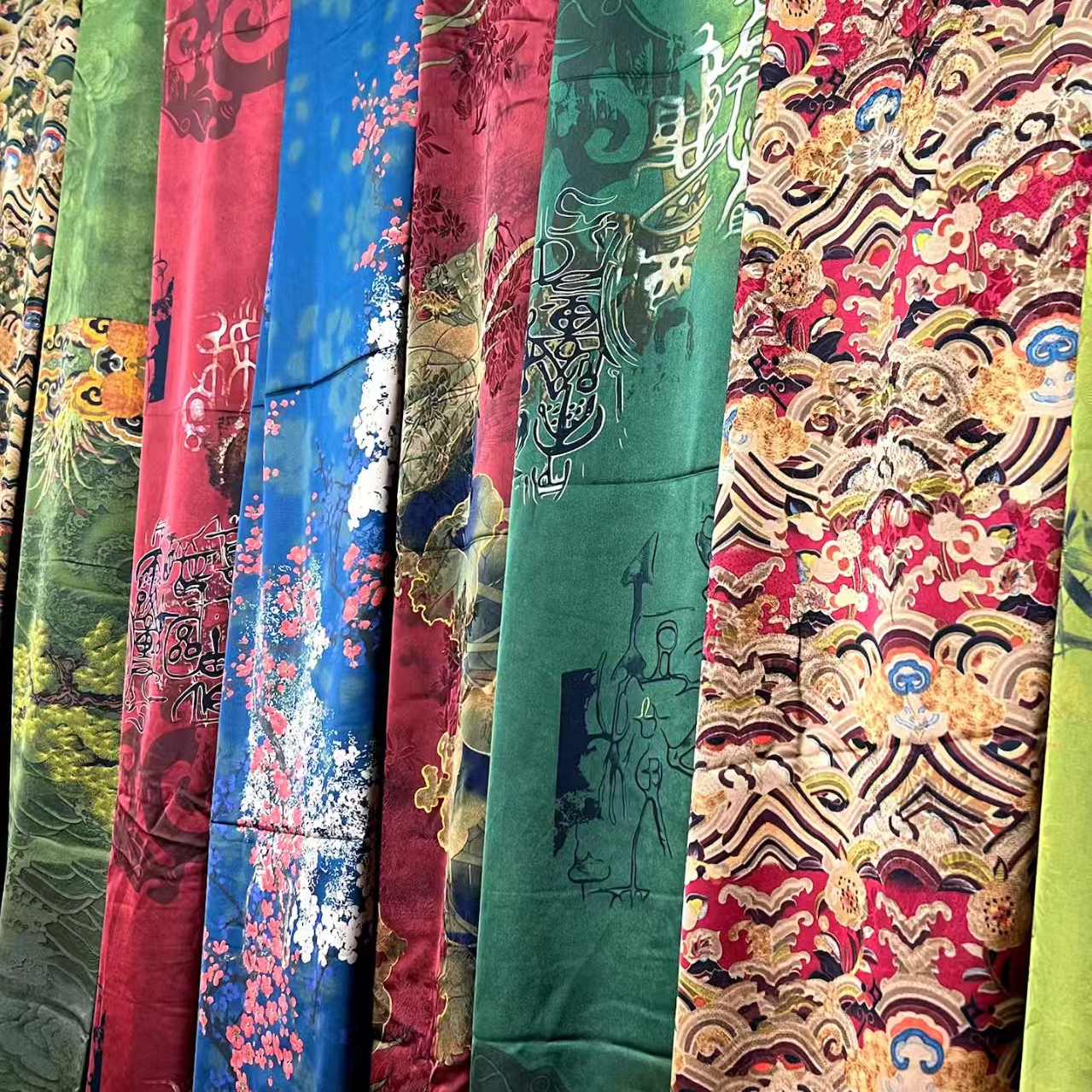 双面羊绒，格子，香云缎，雪纺印花，裤料连衣裙套装，麻料，棉布醋酸缎