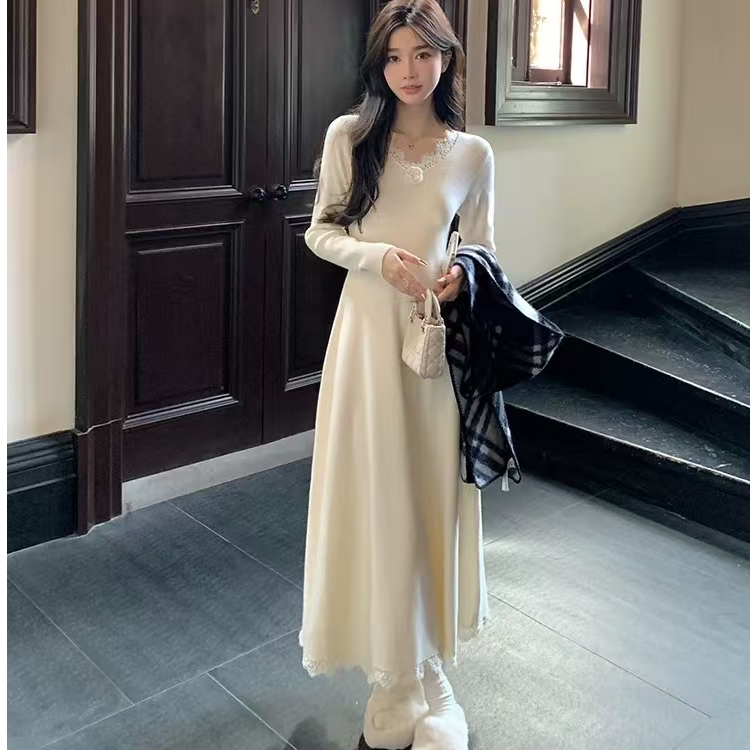 秋冬新款法式气质V领拼接蕾丝裙摆针织连衣裙女配大衣修身长裙