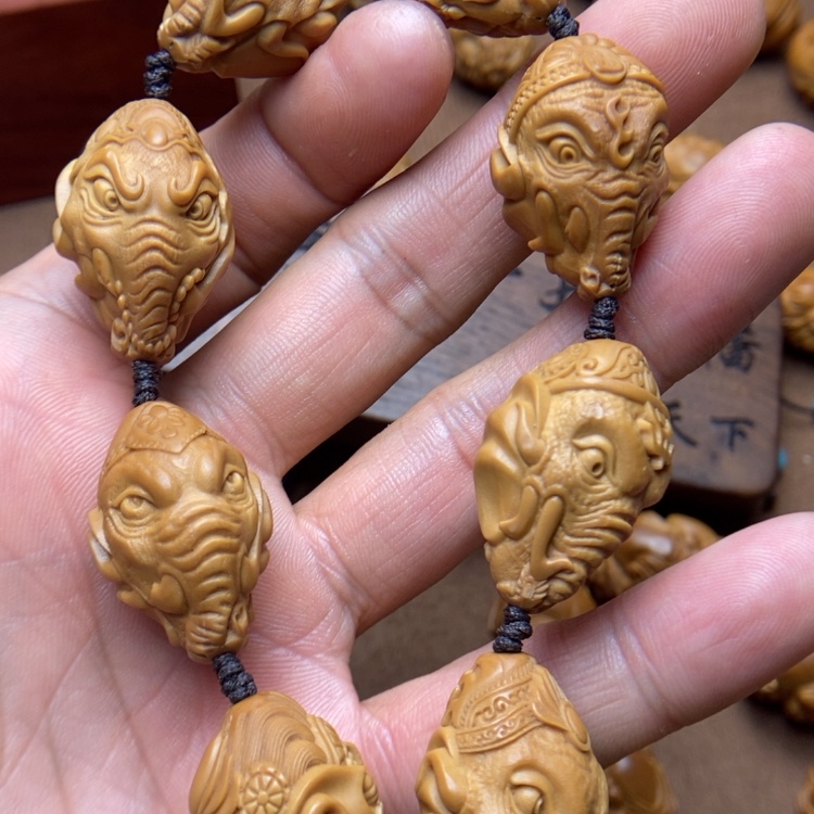 【闪购商品】橄榄核核雕象神