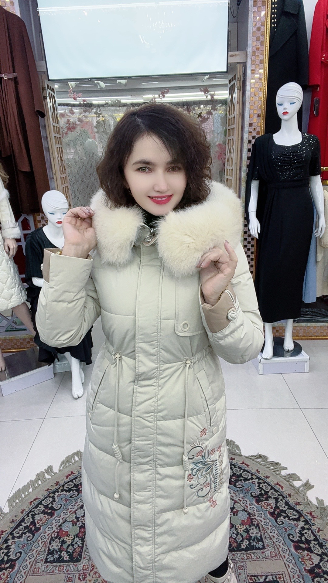 MODA KIZ 气质女人修身新款大毛领羽绒服