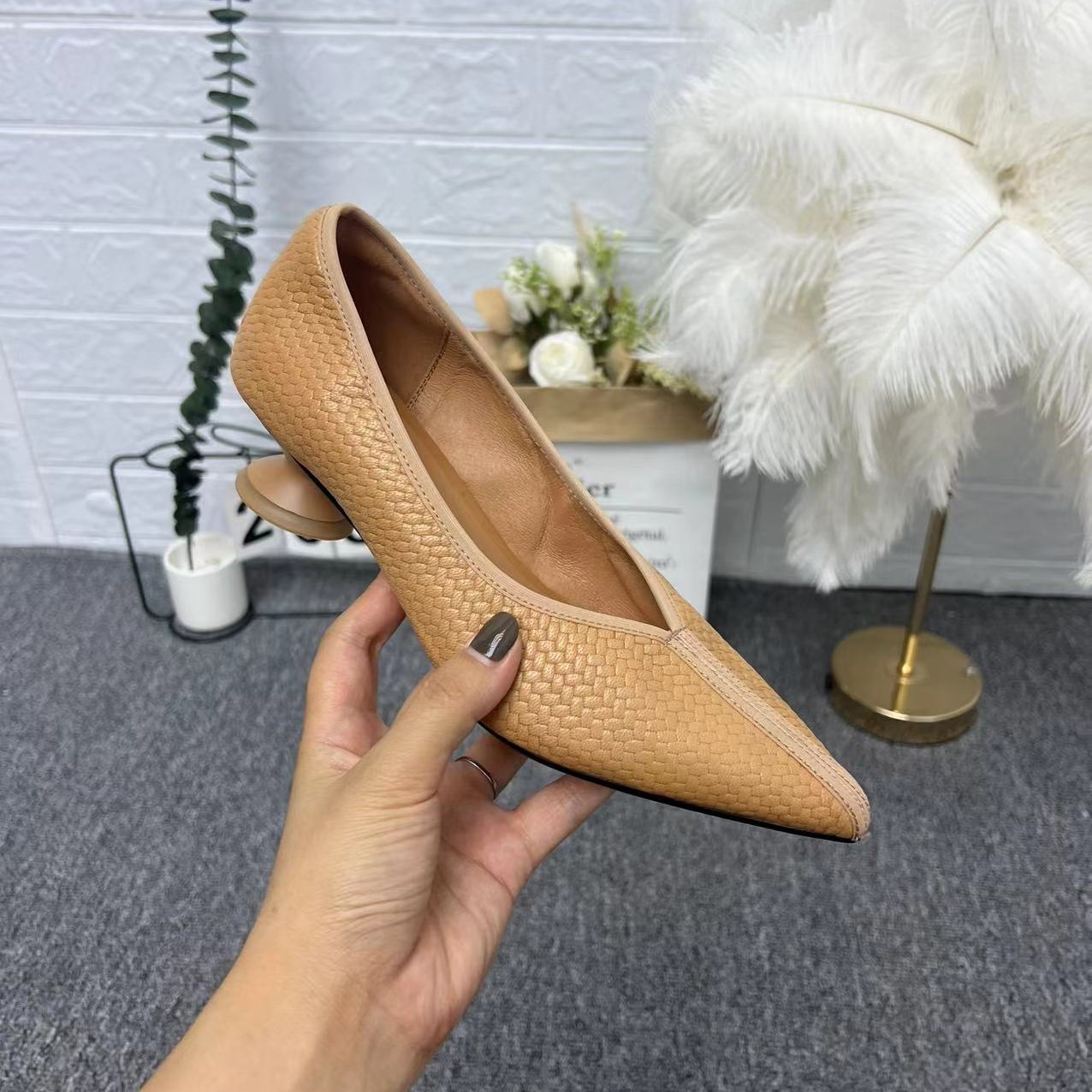 单鞋粗跟气质舒适百搭羊皮女士尖头跟鞋浅口低跟杏色工鞋3cm中跟