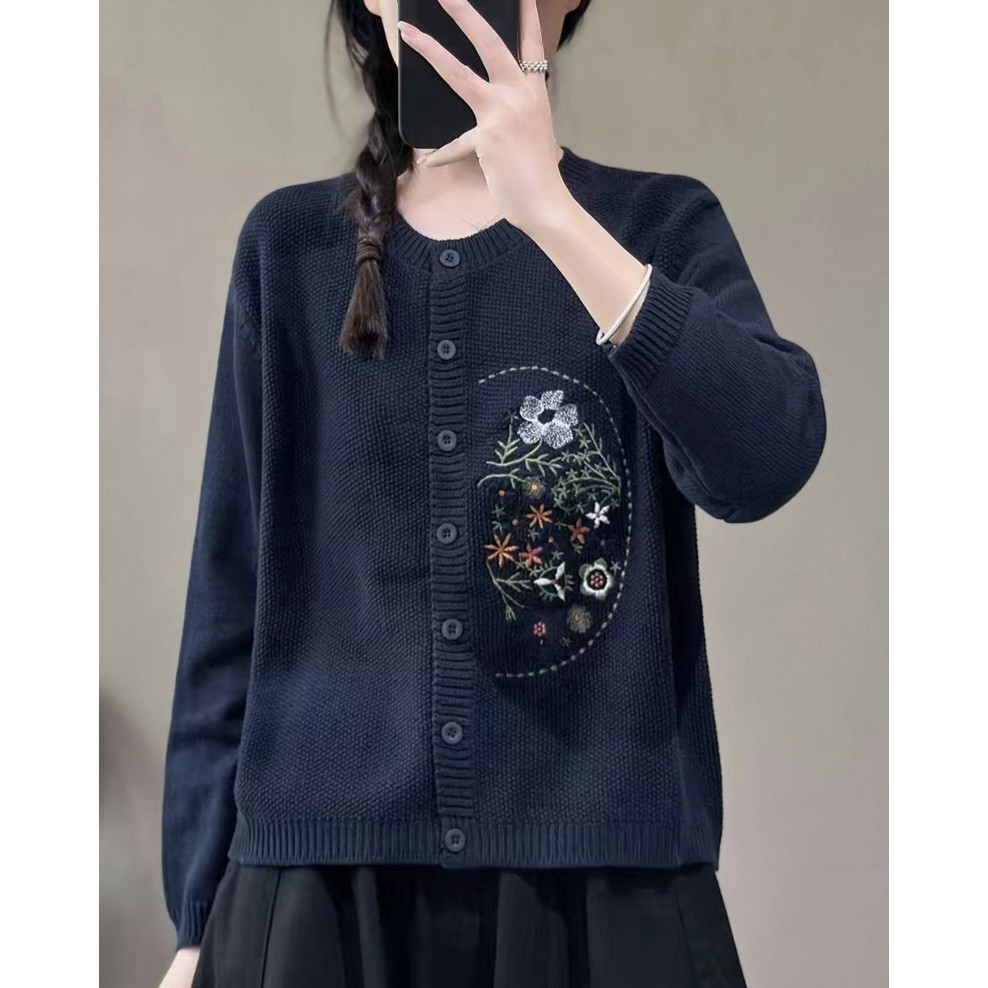 2025早春宽松圆领绣花单排扣复古简约百搭宽松显瘦棉线针织开衫女