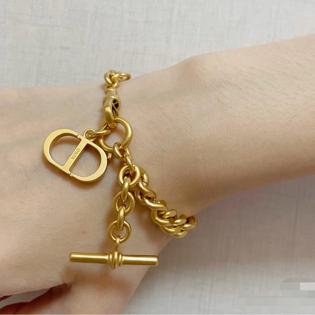 全新未使用 DIOR/迪奥 女士 金色 大CD手链 114919休闲 时尚 百搭