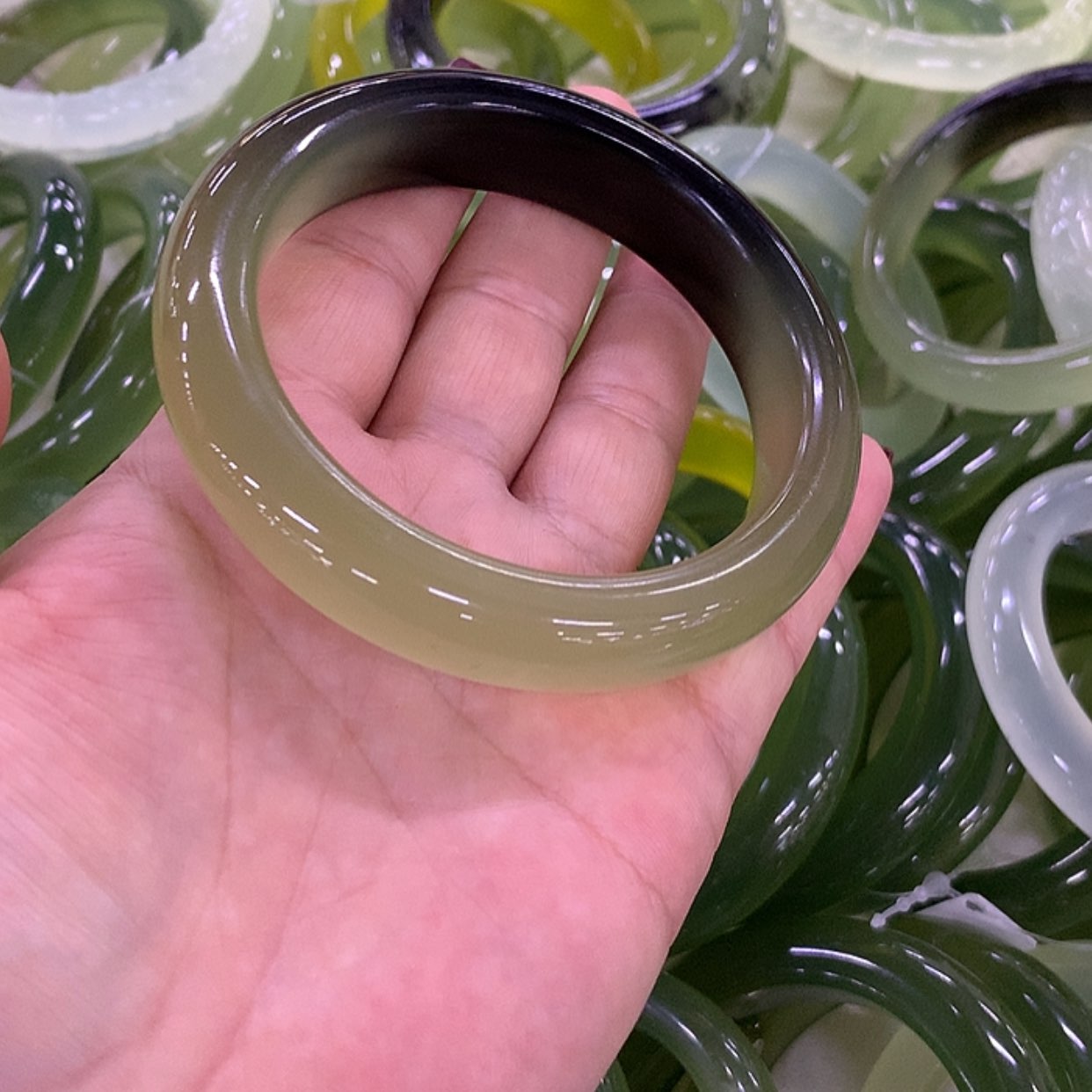 【闪购商品】蛇纹石玉手镯60圈口未镶嵌