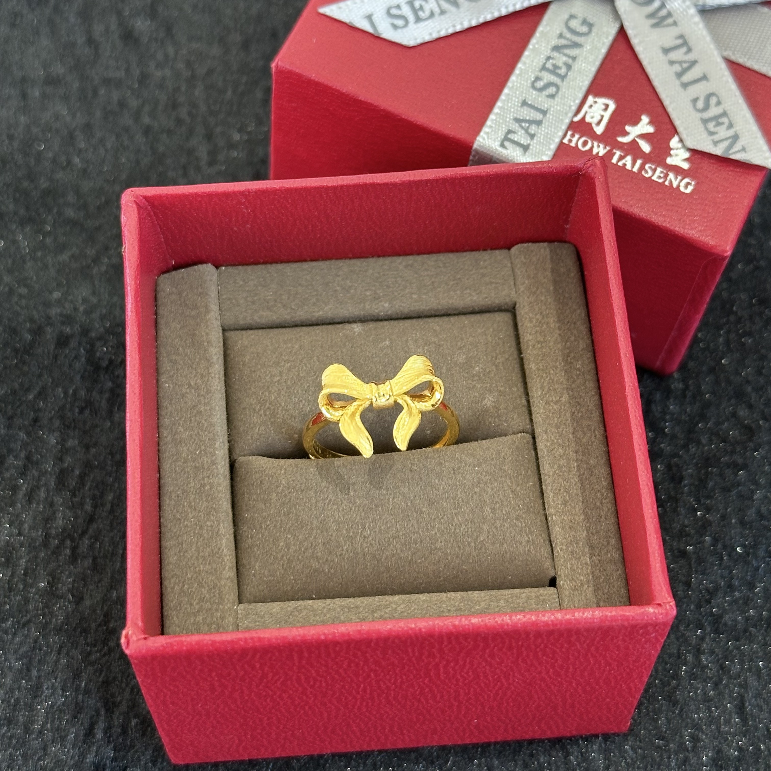 Chow Tai Seng/周大生在逃公主戒指送女友礼物