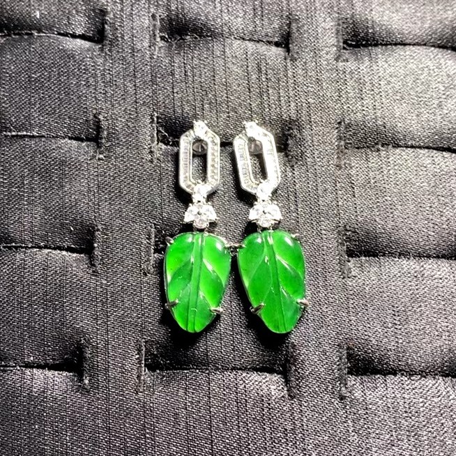 纯天然A货翡翠  叶子耳坠