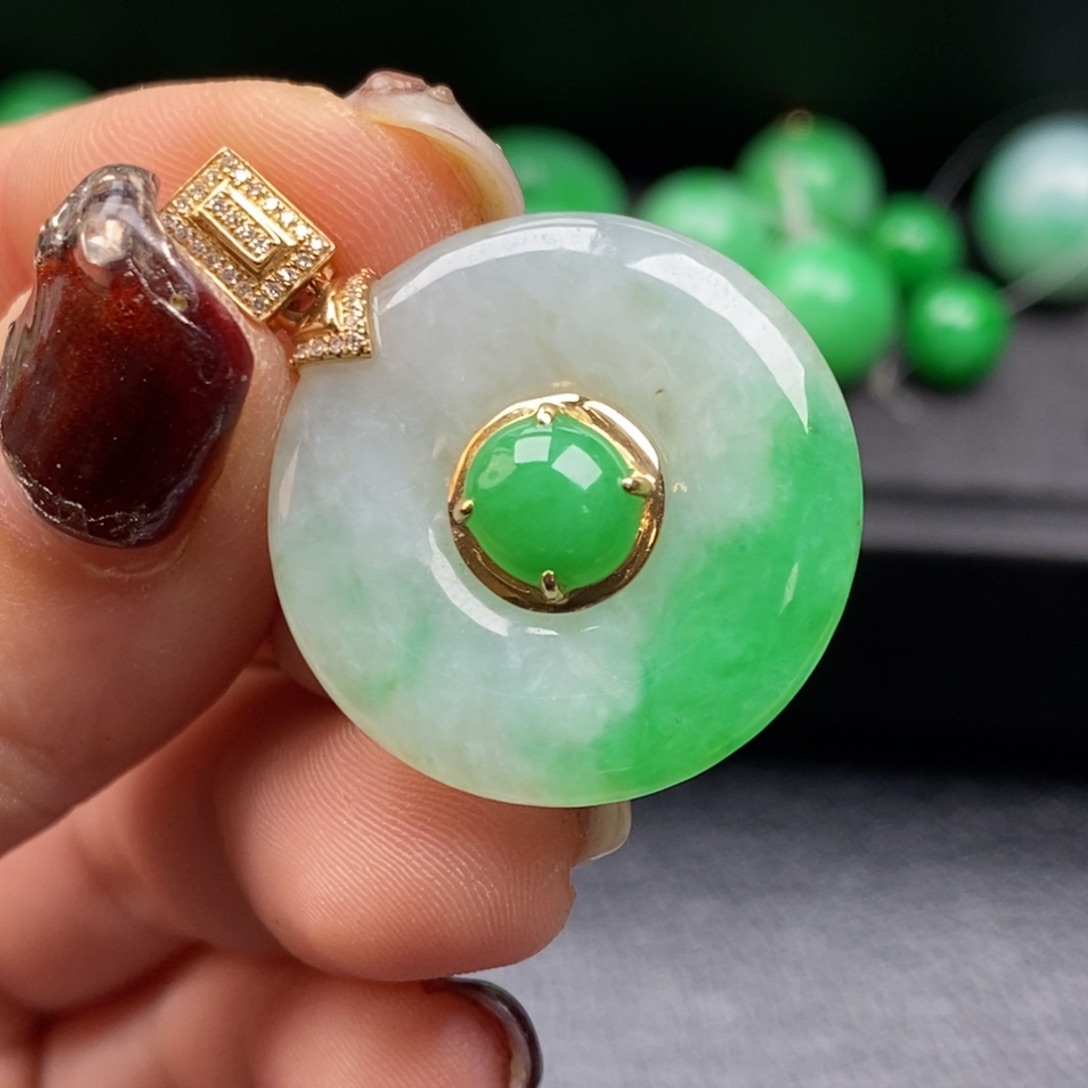 翡翠颈饰18K金镶嵌翡翠