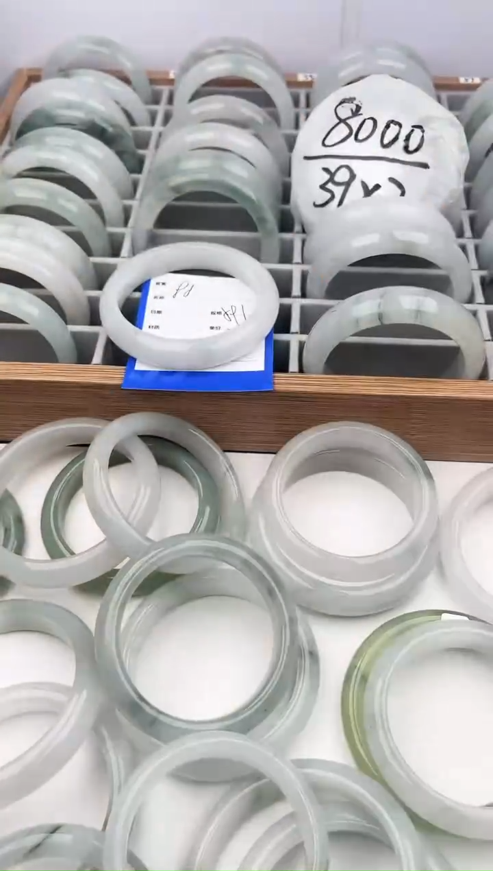 【闪购商品】石英质玉手镯未镶嵌85