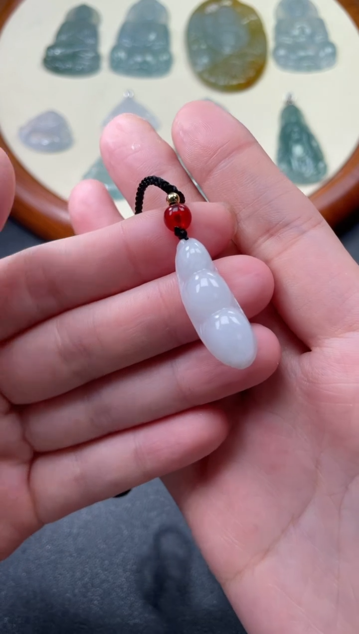 【闪购商品】翡翠颈饰未镶嵌豆子