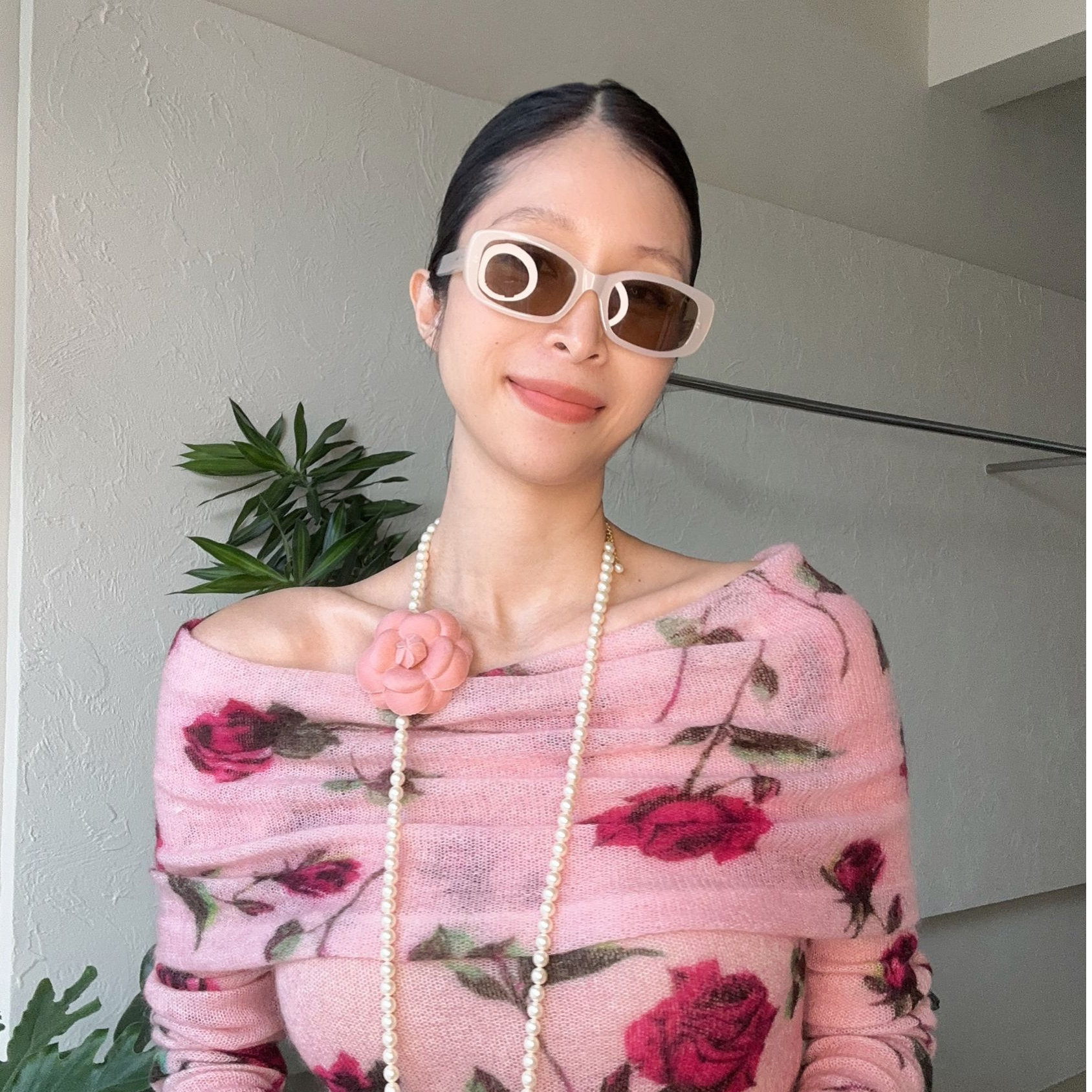 Daily romance 法式浪漫的温暖马海绒风情玫瑰一字肩上衣