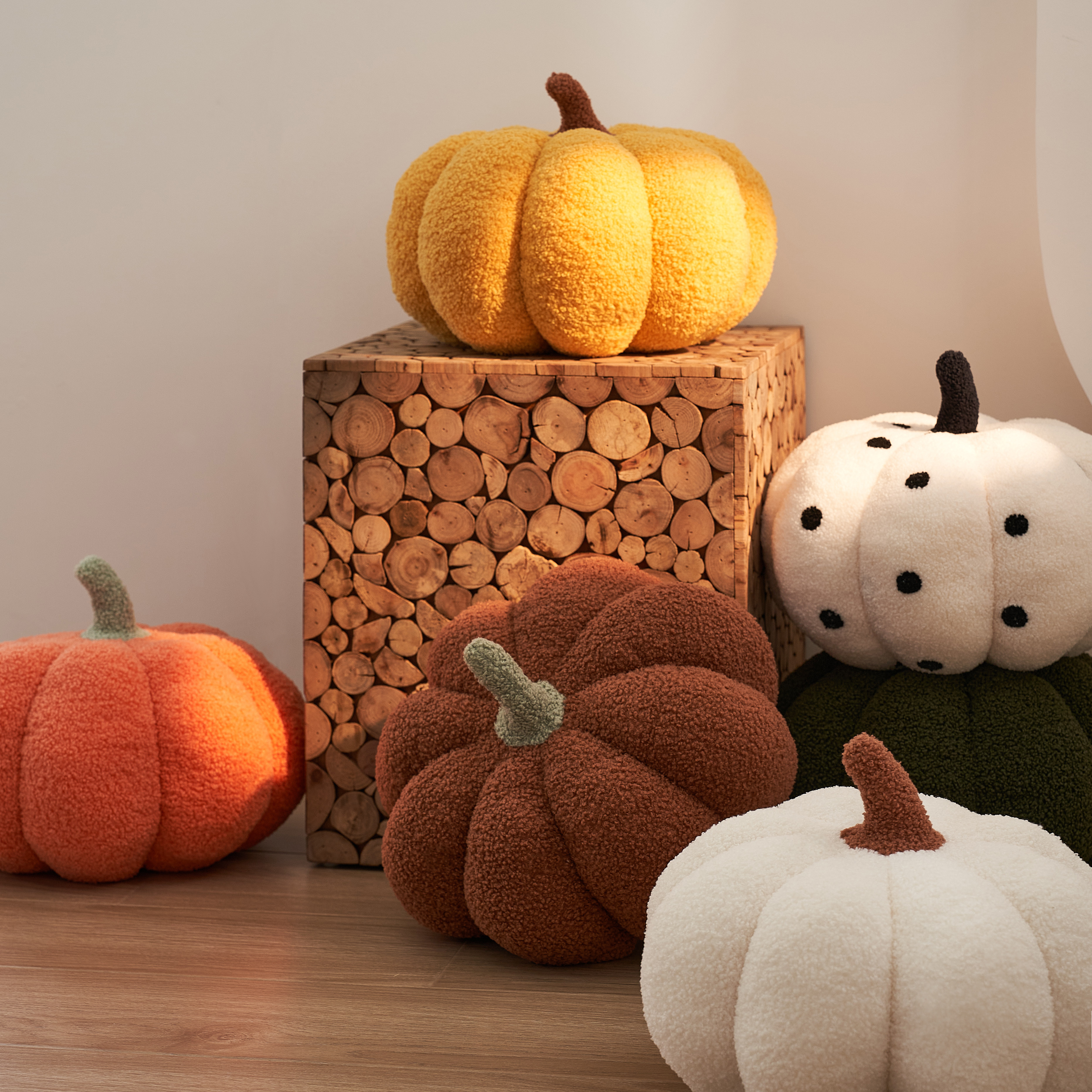 南瓜抱枕可爱少女心车载北欧毛绒沙发客厅创意沙发抱枕飘窗垫靠垫商品图