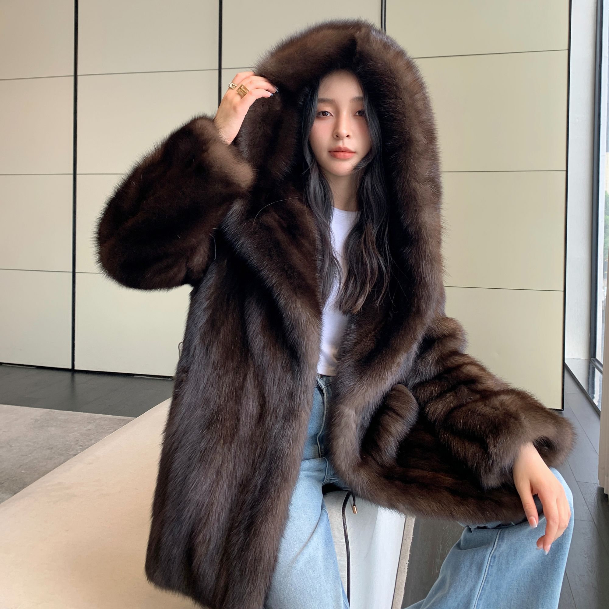 俄罗斯紫貂农夫黑金一号色连帽新款大衣女显瘦水貂本色外套冬季