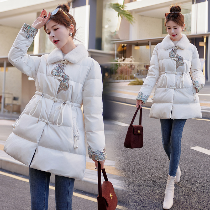 新中式国风刺绣羽绒服女冬季新款小香风复古盘扣收腰水貂毛领外套