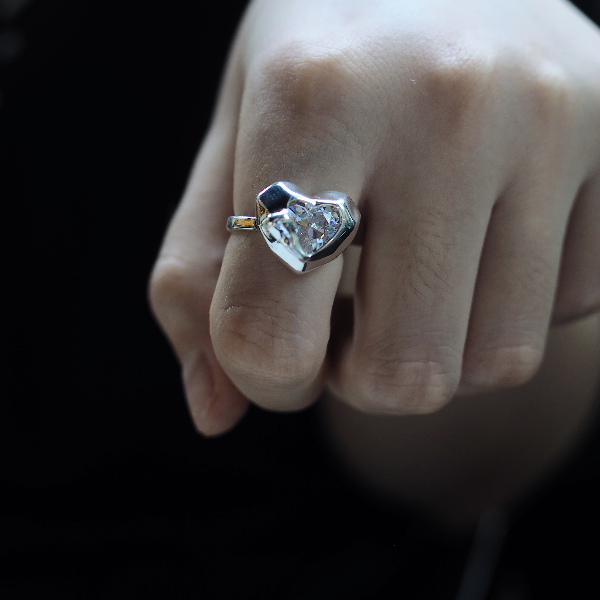 925银合成锆石戒指 复古做旧爱心肌理时尚轻奢小众设计气质活口戒