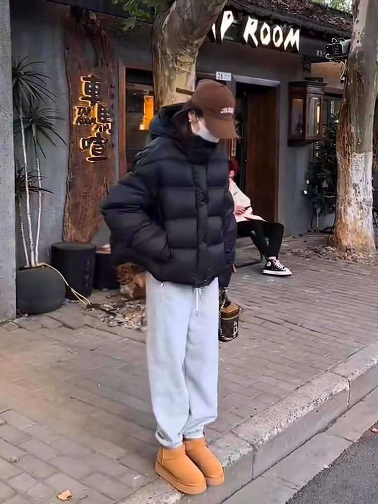 黑色连帽保暖泡芙短款连帽羽绒服女冬季新款宽松显瘦面包服外套潮