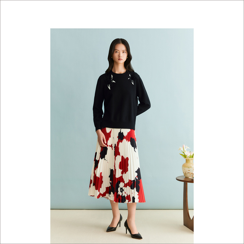 YINER音儿新款印花休闲时尚浮雕绣花毛针织衫8C33506340