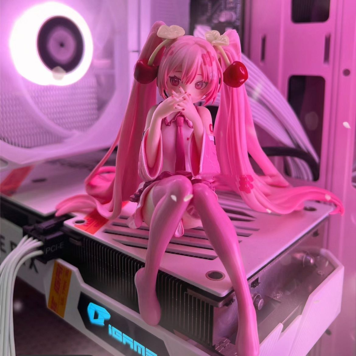 樱花初音未来手办MIKU泡面压可爱车载机箱桌面摆件景品女模型礼物