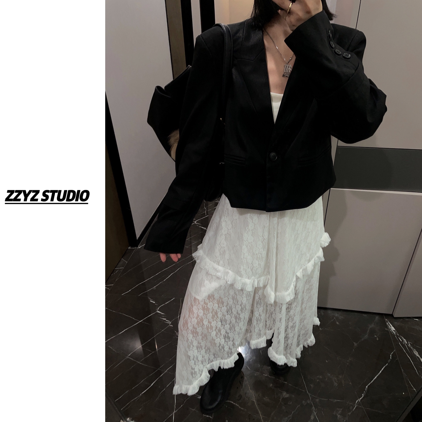 “布拉格月光”不规则街头感纯色蕾丝松紧腰半身裙 M230539