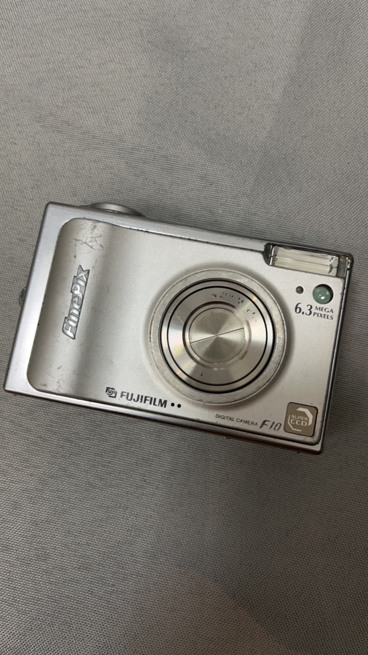 富士F10 630万像素自备XD卡
