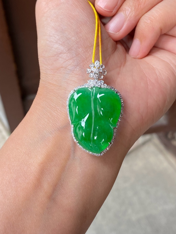 18 K金镶嵌翡翠树叶（不含绳）