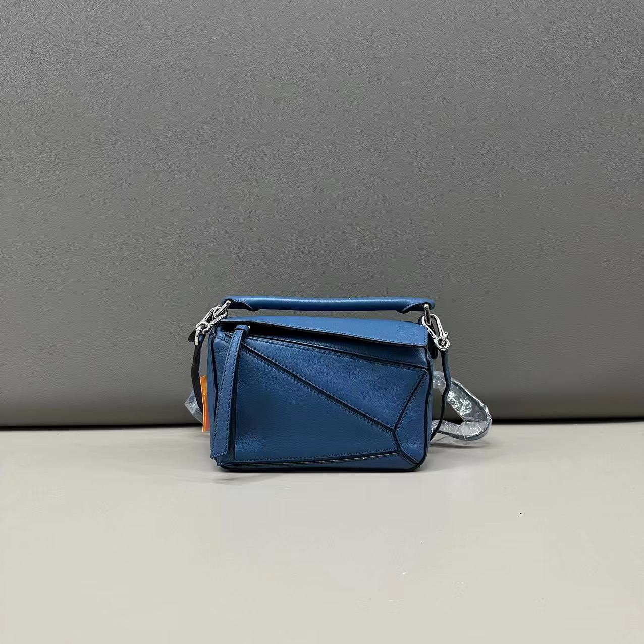 95新 LOEWE/罗意威 【文子姐专属】D315/深蓝色斜挎包/688071