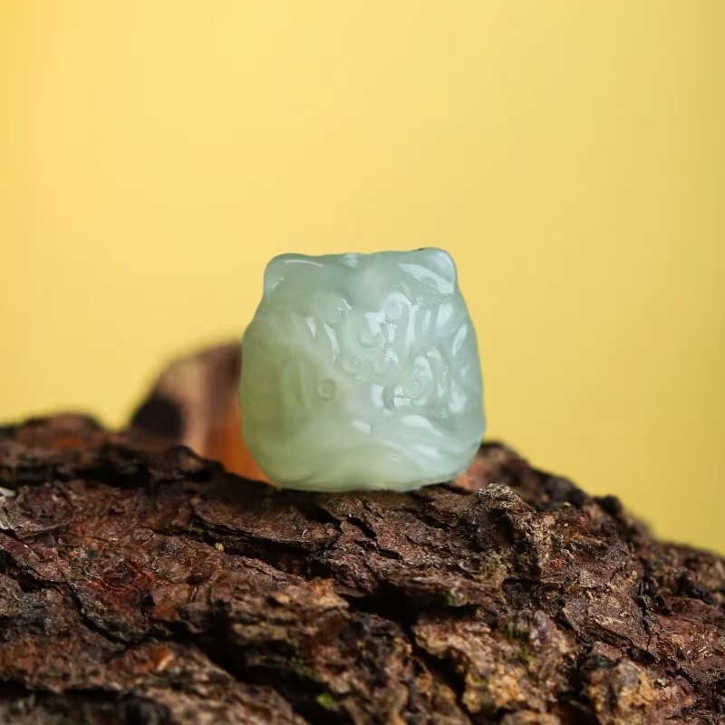 正品保真和田玉晴水白醒狮背云dly吊坠挂件文玩珠串配饰配件