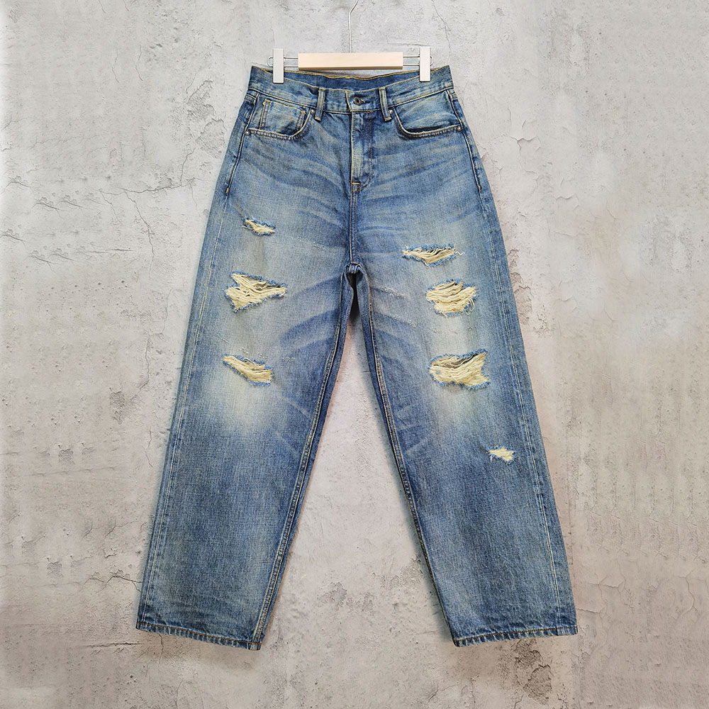 银壁虎秋冬新款破洞做旧复古洗水宽松大直筒单宁赤耳牛仔裤 跨牛