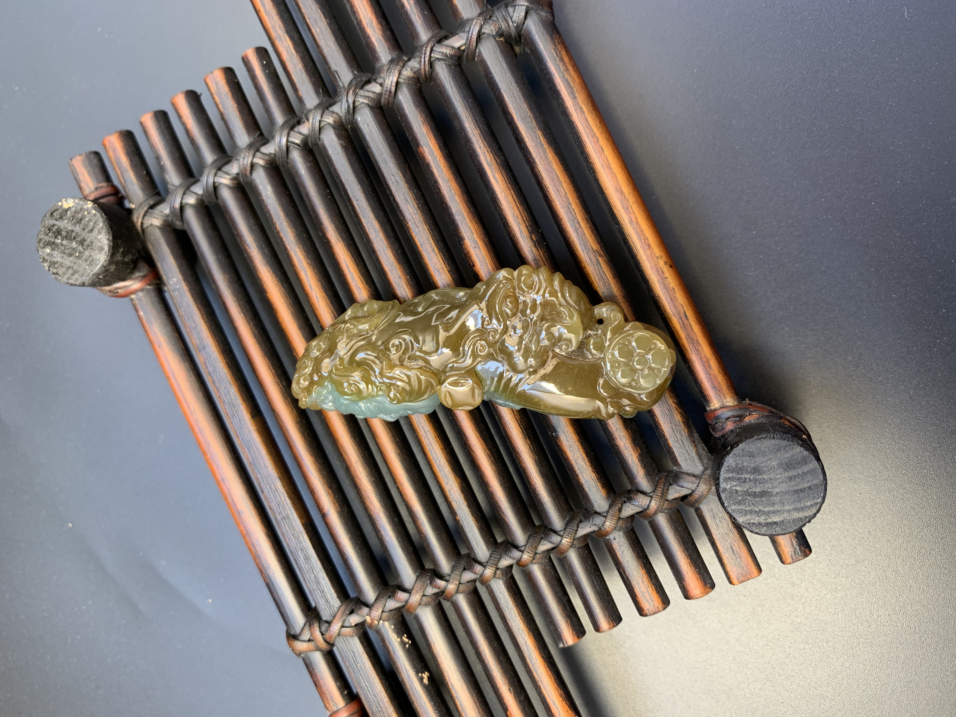 仿古巧雕吊坠精致