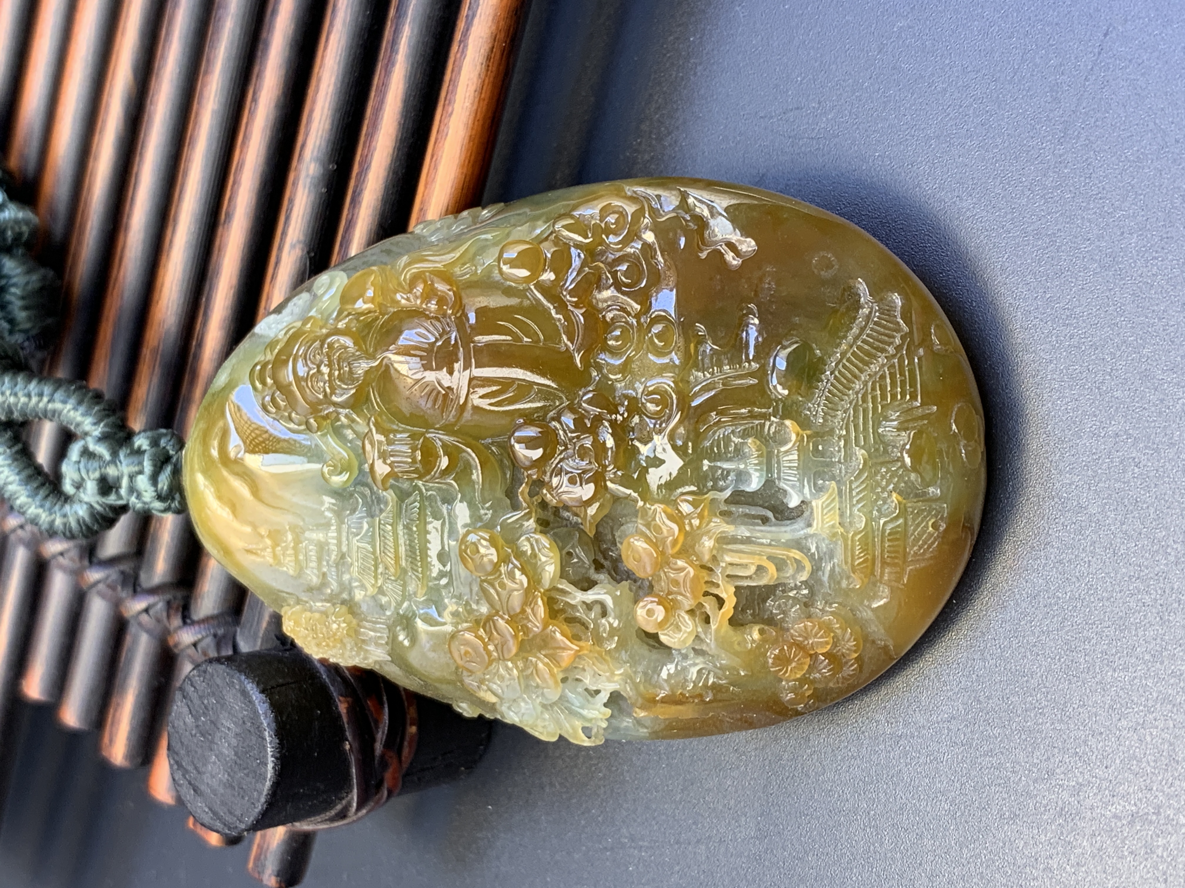 山水财神特色孤品大马坎翡翠雕刻巧雕俏色